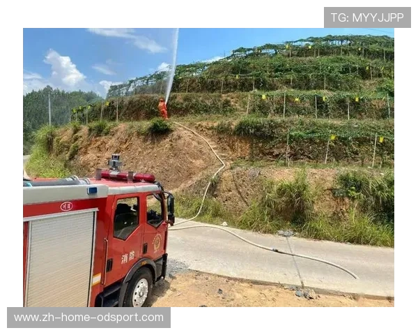 洪水中的生命托举:榕江消防员用身躯筑起 “避风港” 洪水中的生命托举:榕江消防员用身躯筑起 “避风港”